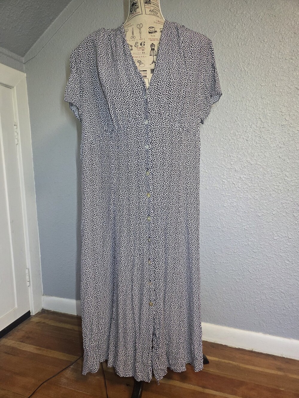 Vintage Dressbarn Woman Short Sleeve Button Front Midi Dress Black White 20W